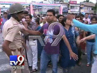 Download Video: Clash breaks out between two groups in Ahmedabad - Tv9 Gujarati