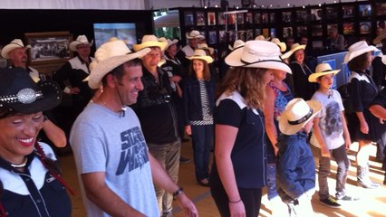 Le Caen danse country en scéne