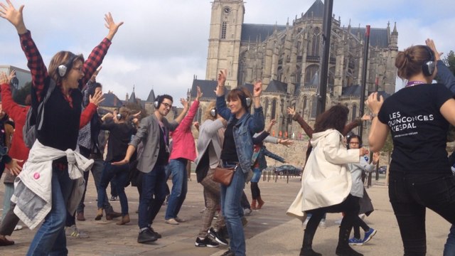 L'happy manif aux Quinconces