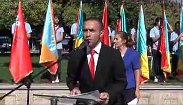 anıt önü çelenk koyma töreni hazır