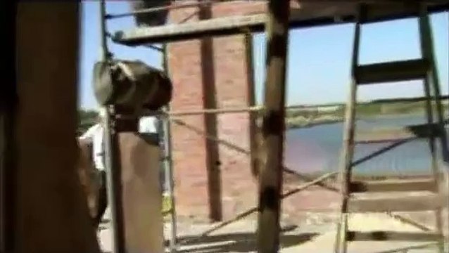 ¿Por que los albañiles no invitan a jugar futbol a los arquitectos?