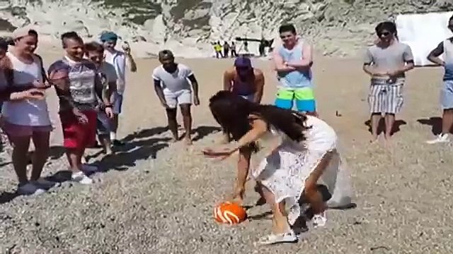 Jacqueline Fernandez Dizzy Goals Challenge on Housefull 3 Sets