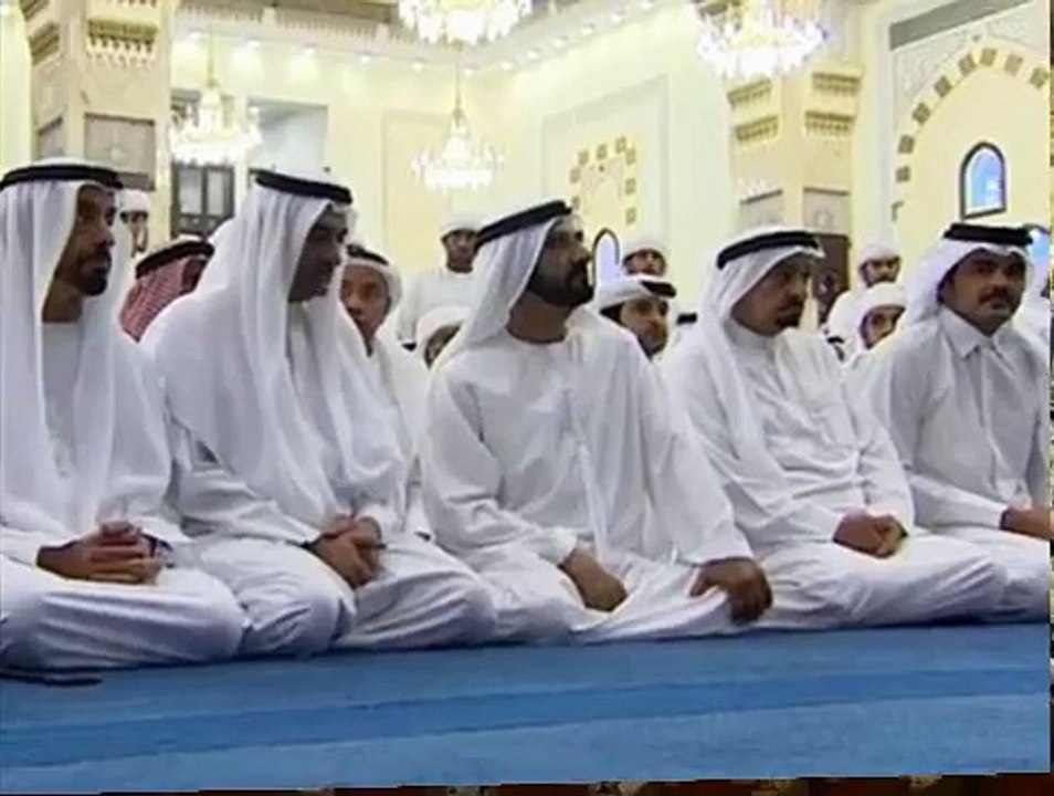 الصور الأولى من عزاء نجل حاكم دبي وفيديو للحظة دخول نعشه إلى المسجد