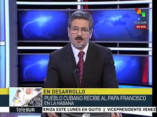 Cientos de cubanos reciben al Papa Francisco en La Habana