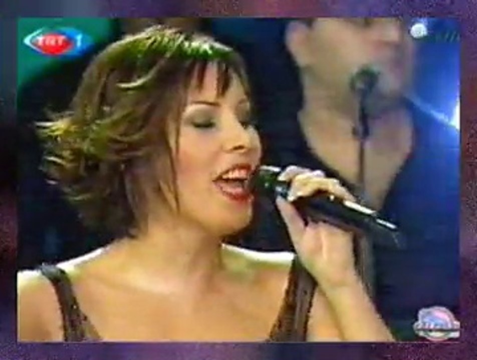 Funda ARAR *Böyle Gelmiş Böyle Geçer Dünyâ*