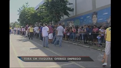 Feira em São Paulo ajuda jovens a encontrar emprego