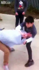 2 Kids Fighting Eachother While The Adults Filming