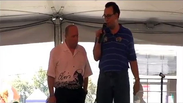Open Mic 'Teddy Bear' at Elvis Week (video)