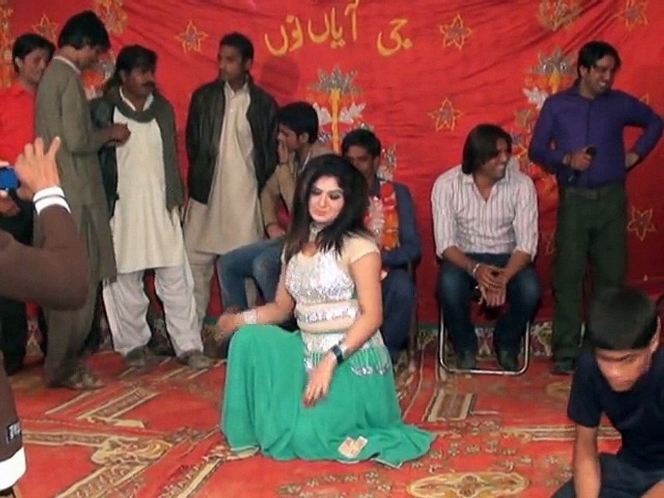 MAIN TEKOON ITNA PYAR KARESAAN TO AAKHSE BAS OYE BAS (DANSER SANA KHAN) MARRIAGE OF MALIK NAEEM BUBBER 7/12/2014