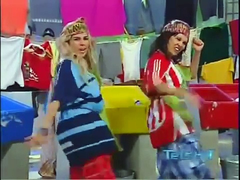 Las Lavanderas dando masaje a la Panela