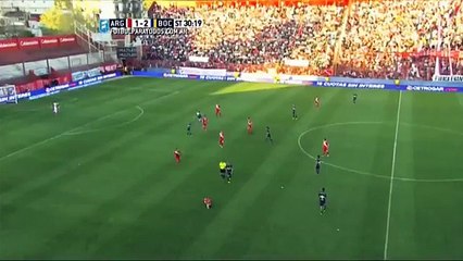 Carlos Tevez brise la jambe d'Ezequiel Ham