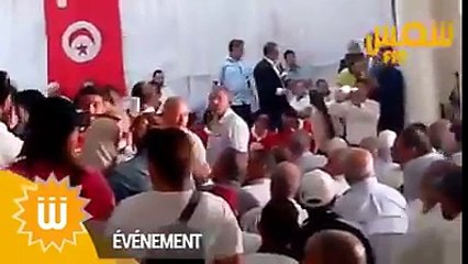 حصري فيديو محسن مرزوق يطرد انصاره من اجتماع حزبي و يامر الامن بضربهم في باجة