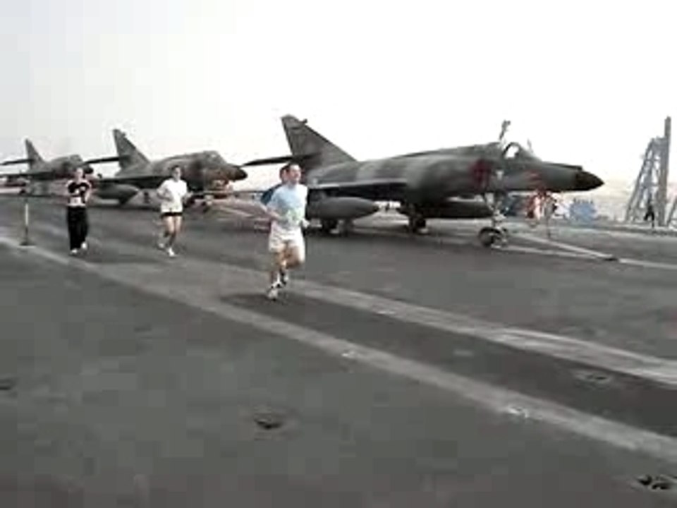 porte-avions charles de gaulle suez