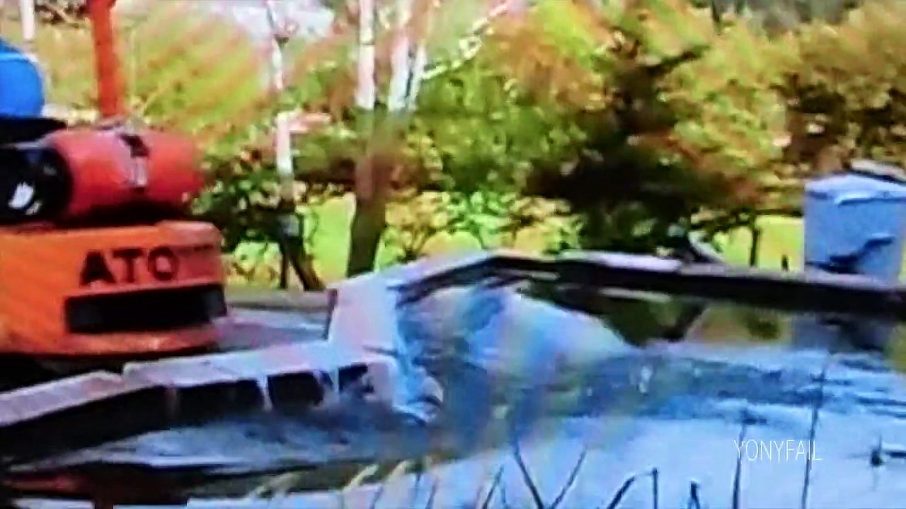 Videos de Risa - Destroza una fuente - Vendedor que no aguantaba mas sin bailar - Fail