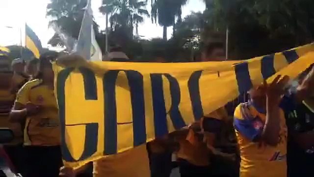 Barra de Tigres llega al estadio
