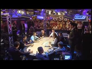Patrick Bruel joue au poker