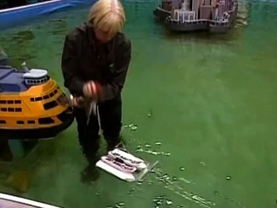 Un écureuil qui fait du ski nautique !