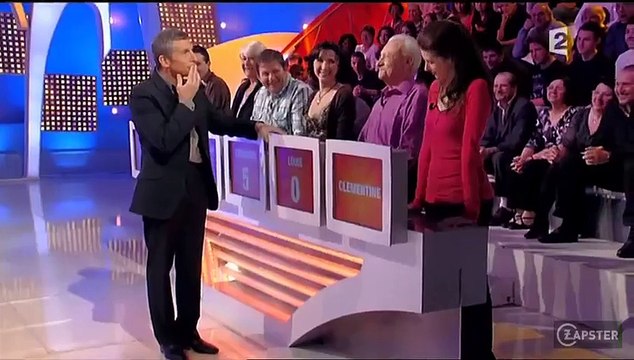 Moment coquin entre Nagui et une candidate