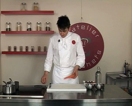 Crème douce de racines d'hiver en rouge et blanc