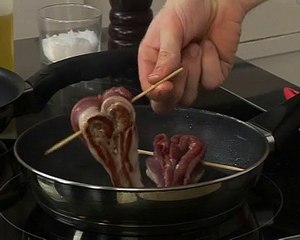 Aiguillettes de canard laquées au miel de soja, câlins de radis roses