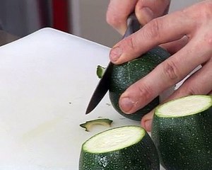 Courgette ronde aux légumes de saison, crumble au vieux parmesan