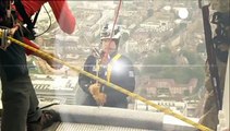 Le prince Andrew descend la plus haute tour d'Europe en rappel