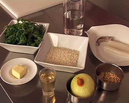 Calamars farcis au risotto et pesto de roquette