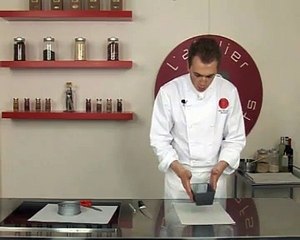 Chemiser un moule en papier sulfurisé