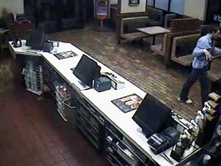 Il entre par effraction dans un Mac Donald's... pour se cuire un steak !