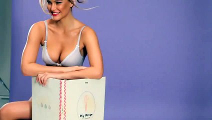 Bar Refaeli pose en lingerie pour Passionata