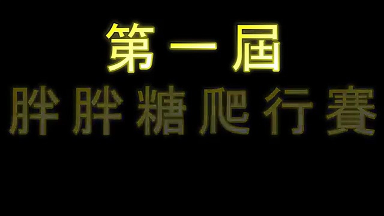 Des huskys imitent un bébé en train de ramper