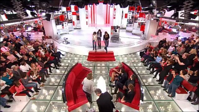 Kate Barry, Jane Birkin, Charlotte Gainsbourg et Lou Doillon réunies chez Michel Drucker