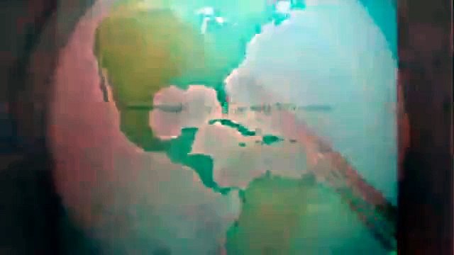 Impressionnant : un plongeur se retrouve nez à nez avec un grand requin blanc à plus de 30 mètres de profondeur