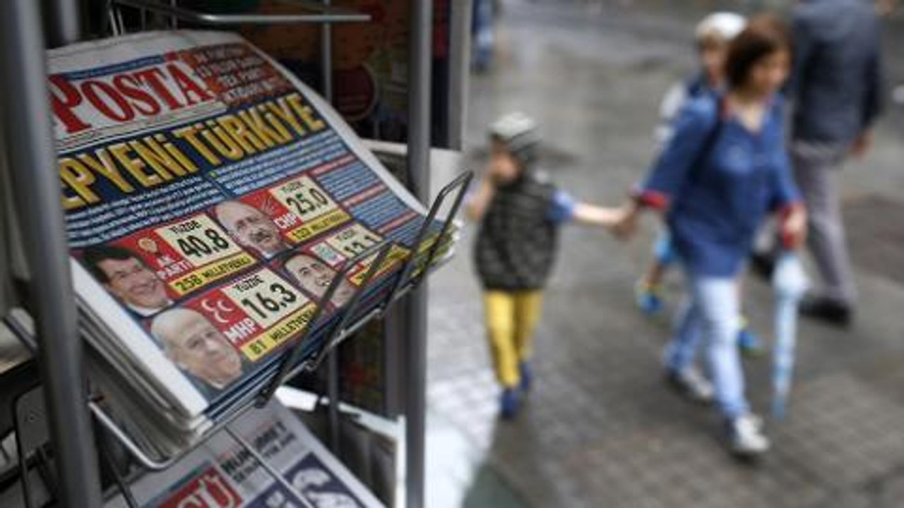 Threats, raids and arrests: Turkey's media clampdown - Listening Post (Lead)