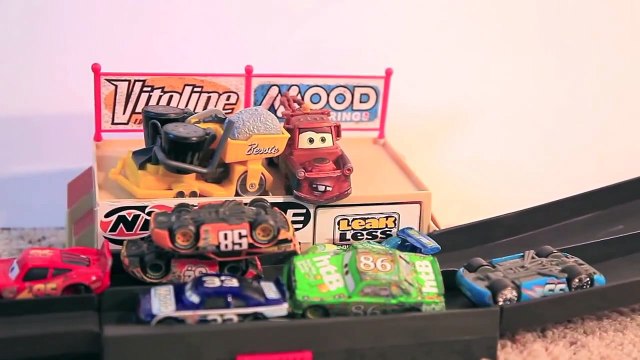 Cars Mater and Bessie Play Doh Oil Tractor Tipping, Piston Cup Race, Disney Pixar Cars Road Paver