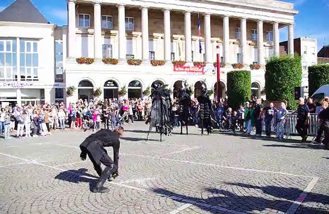 La compagnie Close Act au festival Hazebrouck ville ouverte