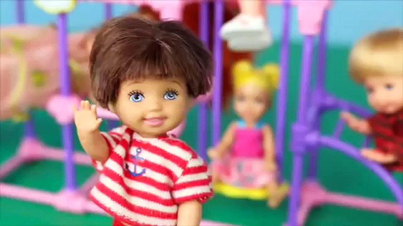 Frozen Elsa Kids at Barbie PLAYGROUND Park Daycare Center Barbie I Can Be DisneyCarToys