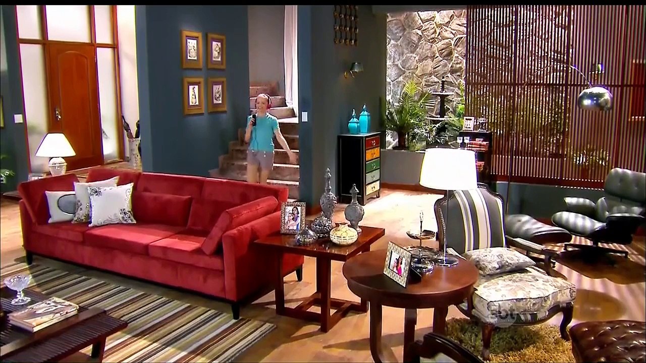04/08/2015 - Priscila é ignorada pela mãe e sofre