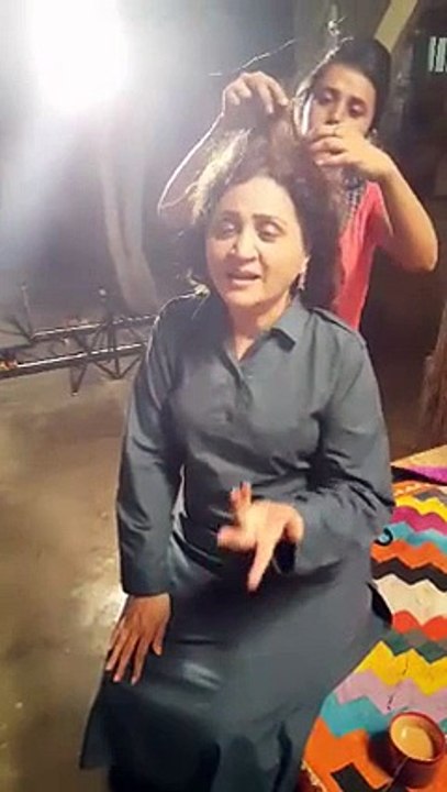 Pakistani Actress singing song