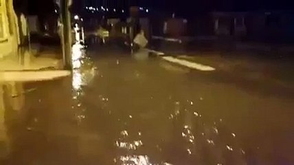 Captaron las primeras olas del tsunami en las calles de Chile - Vìdeo Dailymotion