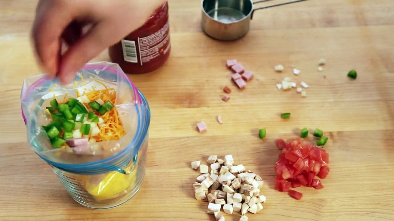 Kitchen Hacks - How to Make An Omelet in a Bag