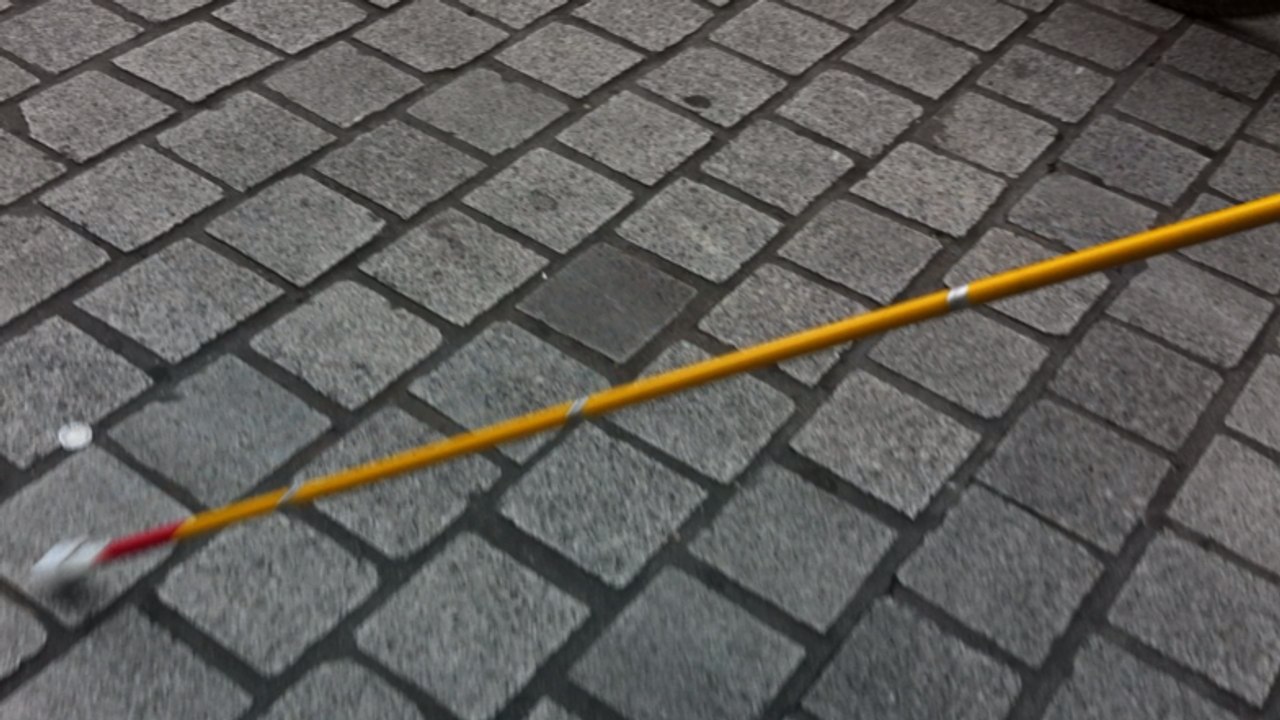 Yannick Gerny non voyant explique les difficultés de la ville