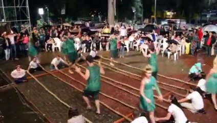 Böyle bir dansı ilk defa izleyeceksiniz!