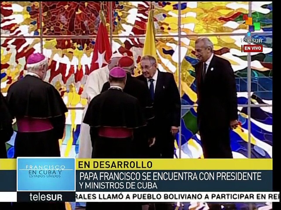 Papa Francisco se reúne con Raúl Castro y líderes políticos cubanos