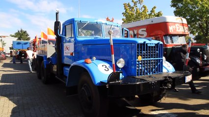 KrAZ 258 Zugmaschine im Leerlauf / LKW-Korso / PS Speicher