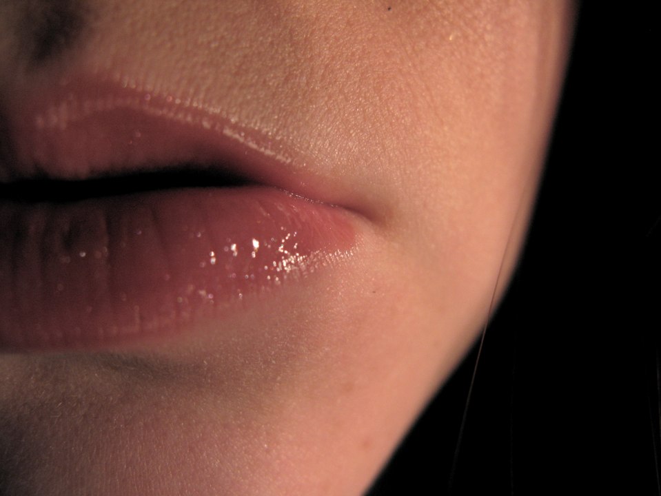 ASMR Gum Chewing With Whispered Intro