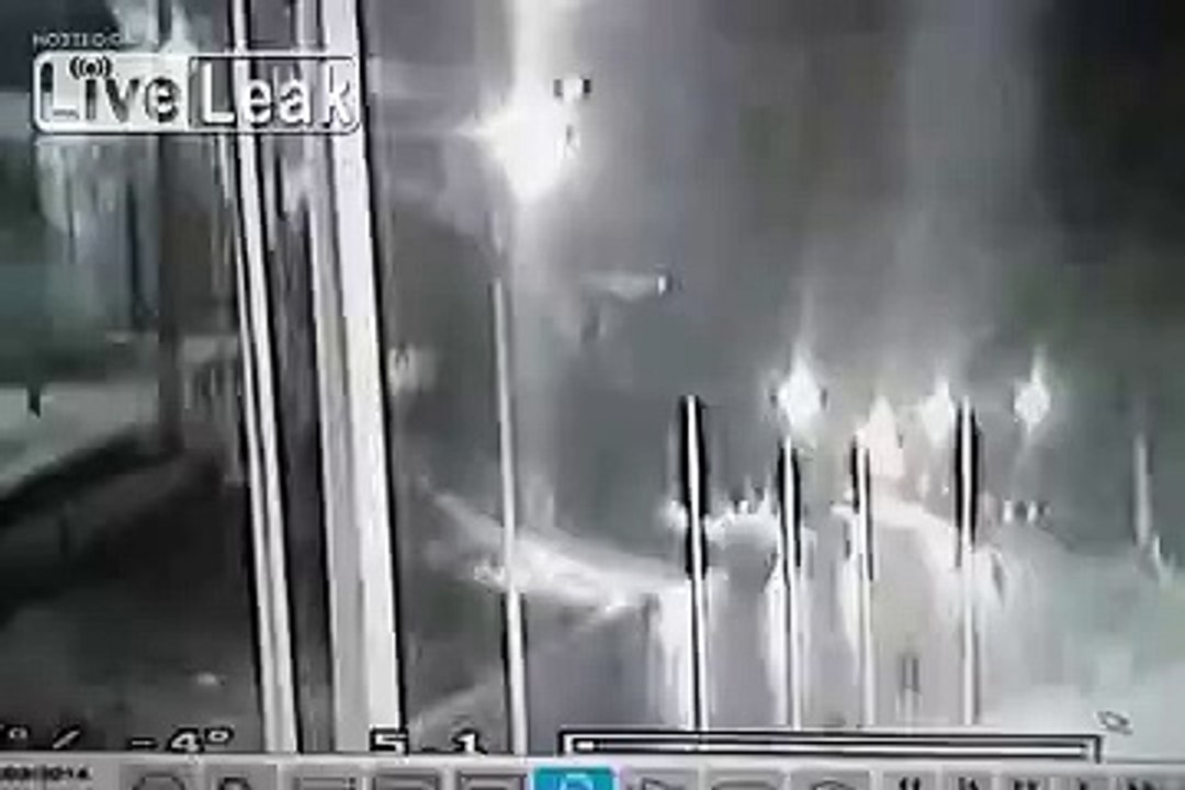 Thief gets his karma, falling from 10 meters in free fall.