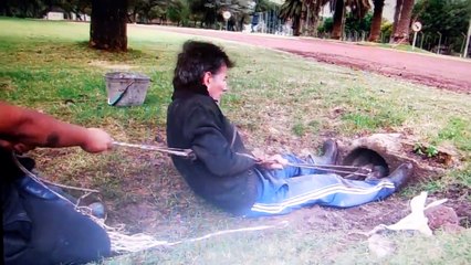 There are no obstacles when the desire to save lives is greater. Unbelievable what this woman did!