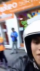 La blague douteuse d'un jeune comédien à des touristes chinois (Paris)