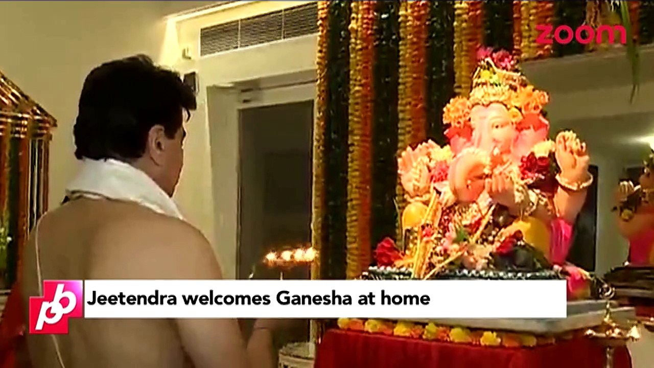 Jitendra and Tusshar Kapoor conduct Ganpati puja at home - Bollywood News